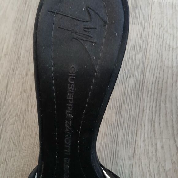 Elegant Black Women's Sandals with Rhinestone Detail - Picture 3 of 6